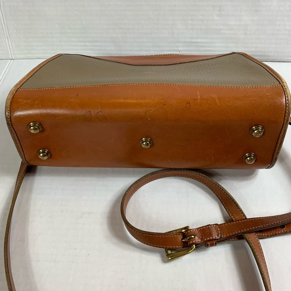 **SOLD**Vintage Dooney & Bourke Crossbody - Picture 5 of 9